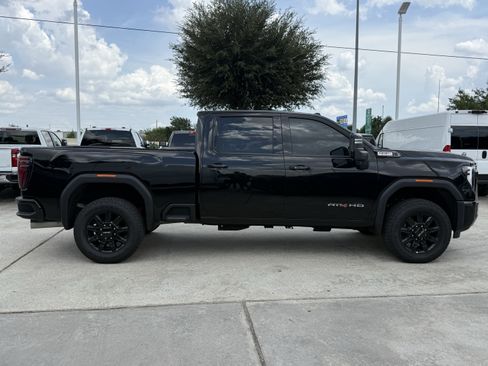 Used 2025 GMC Sierra 2500 AT4 AWD/4WD image 3