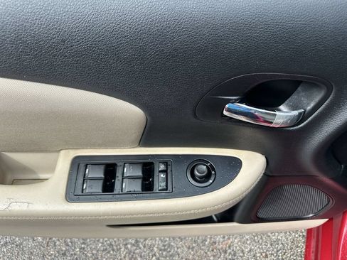 Used 2013 Chrysler 200 Touring FWD image 21
