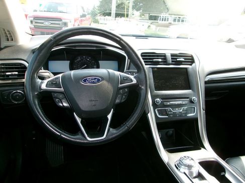 Used 2017 Ford Fusion SE w/ Fusion SE Technology Package AWD/4WD image 6