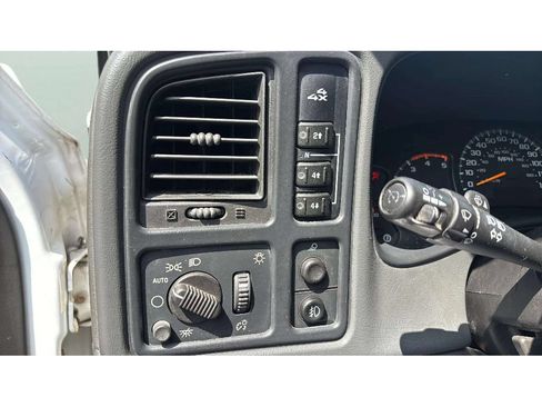 Used 2005 Chevrolet Silverado 2500 LS w/ Heavy-Duty Power Package AWD/4WD image 20