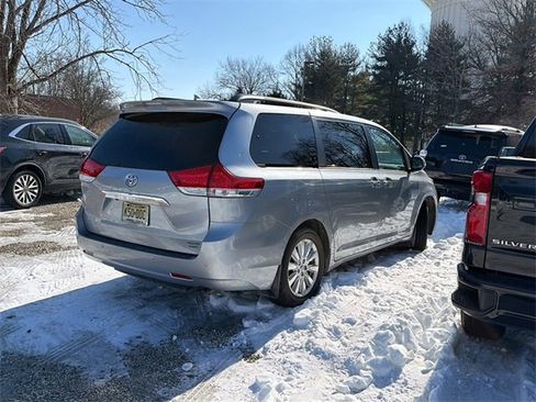 Used 2014 Toyota Sienna Limited image 3