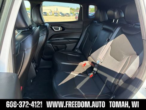 Used 2025 Jeep Compass Trailhawk AWD/4WD image 25