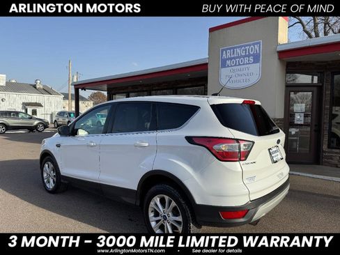 Used 2017 Ford Escape SE image 3