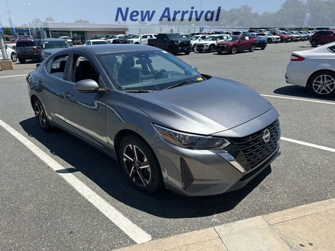 Used 2024 Nissan Sentra SV FWD image 2