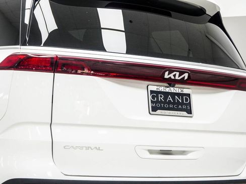 Used 2024 Kia Carnival LX FWD image 13