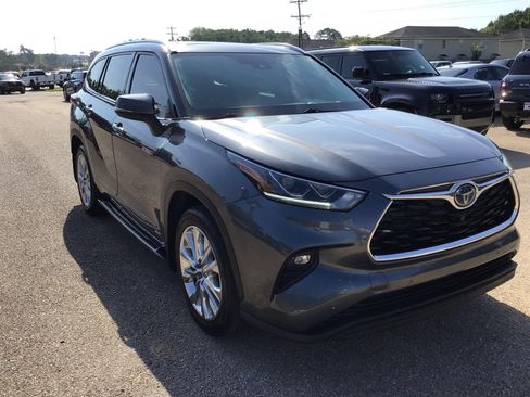 Used 2021 Toyota Highlander Limited AWD/4WD image 8