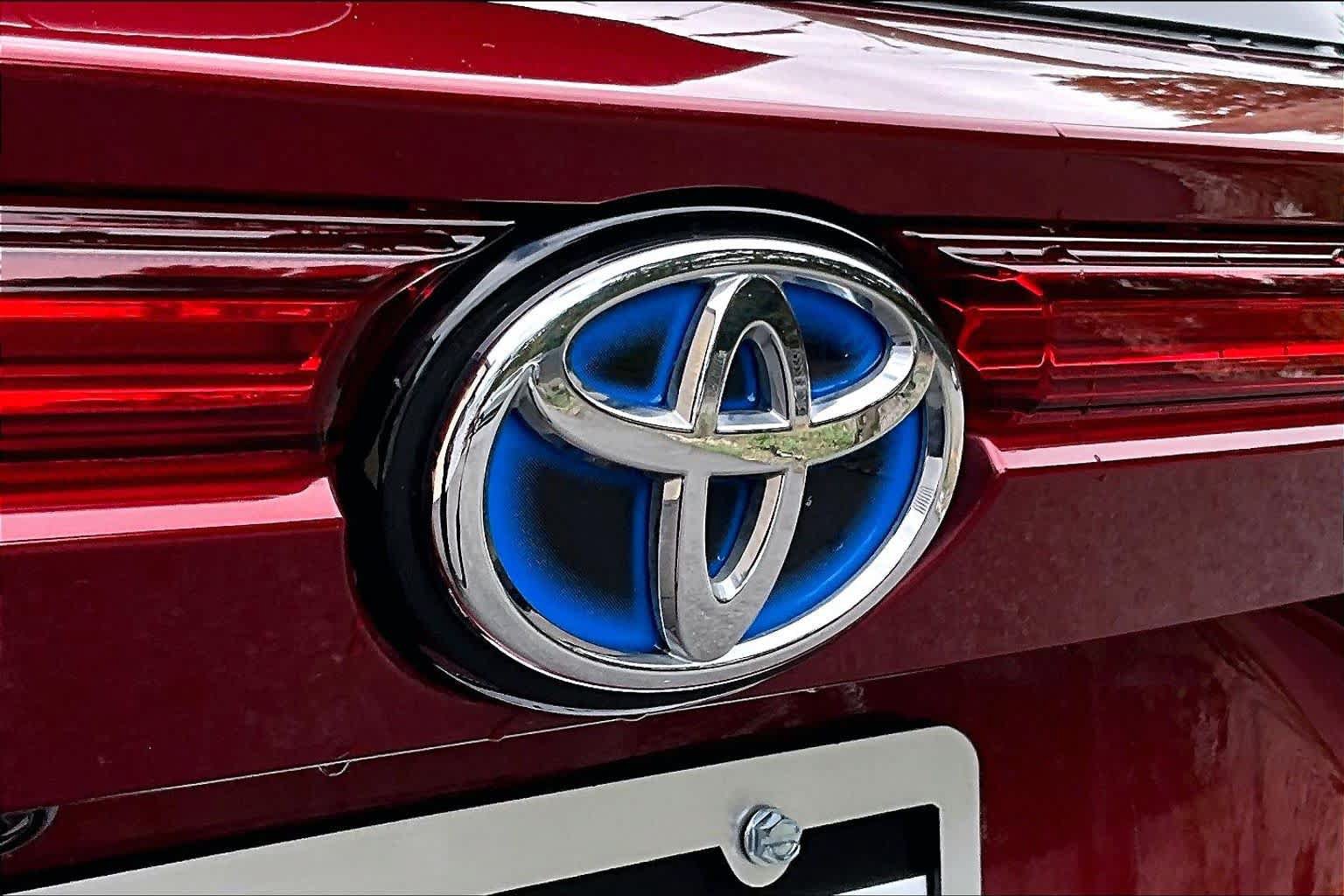Certified 2024 Toyota Venza LE AWD/4WD image 31