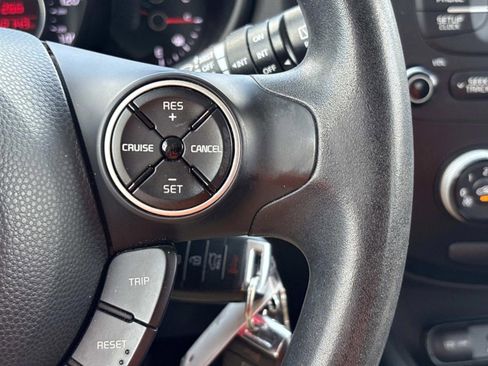 Used 2016 Kia Soul FWD image 24