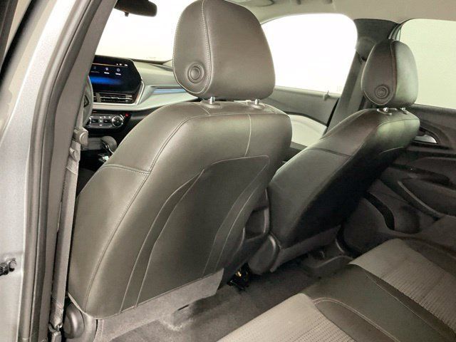 Used 2025 Chevrolet Trax LT FWD image 16