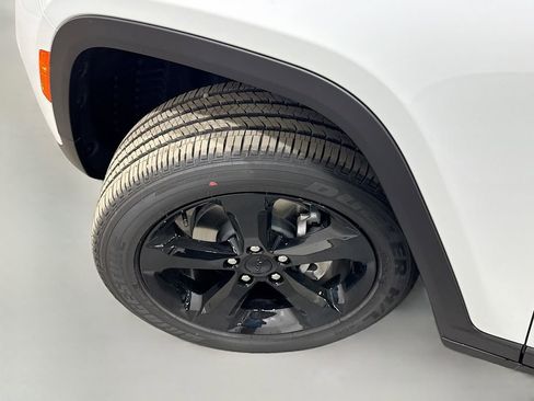 New 2025 Jeep Grand Cherokee Altitude image 46