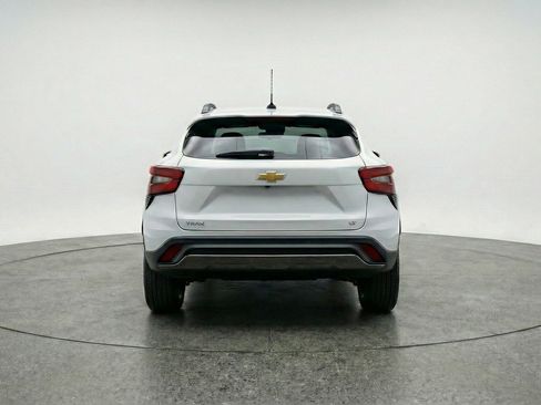 Used 2025 Chevrolet Trax LT image 7