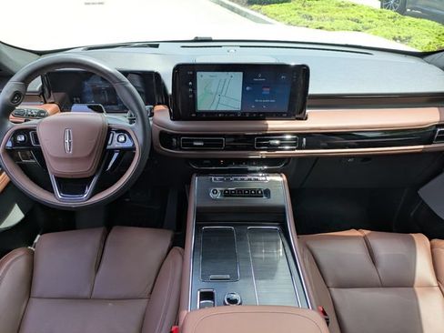 Used 2026 Lincoln Aviator Reserve w/ Luxury Package RWD image 17