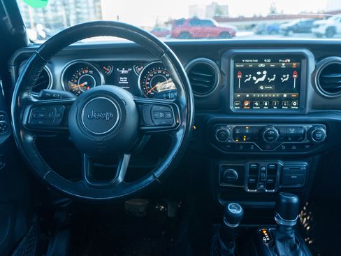 Used 2022 Jeep Gladiator Sport image 12