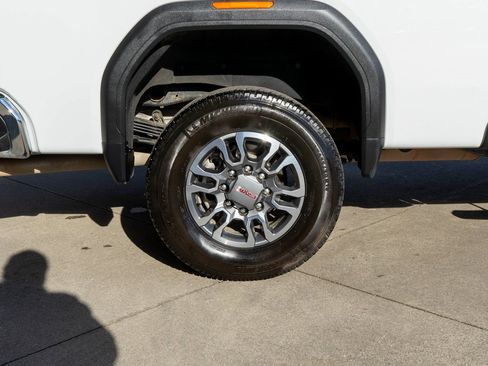 Used 2024 GMC Sierra 2500 SLE w/ Preferred Package image 32