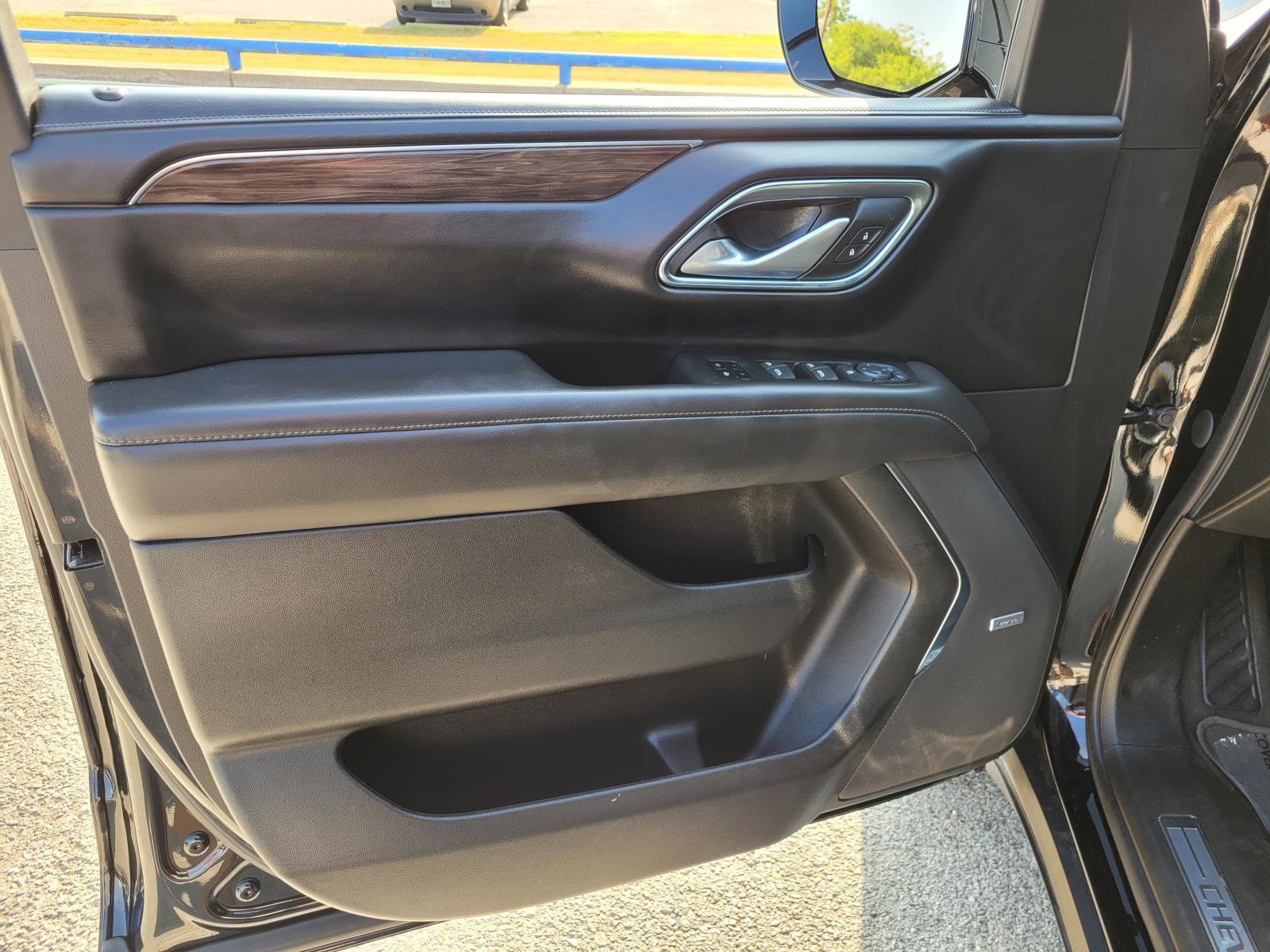 Used 2022 Chevrolet Suburban LT RWD image 19