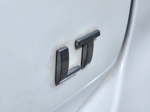 Used 2024 Chevrolet Equinox LT FWD image 27