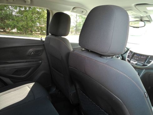 Used 2020 Chevrolet Trax LT AWD/4WD image 19