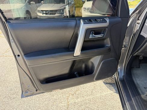 Used 2014 Toyota 4Runner SR5 Premium image 14