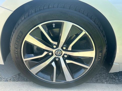 Used 2019 Nissan Maxima 3.5 SL w/ Floor Mat Group FWD image 23