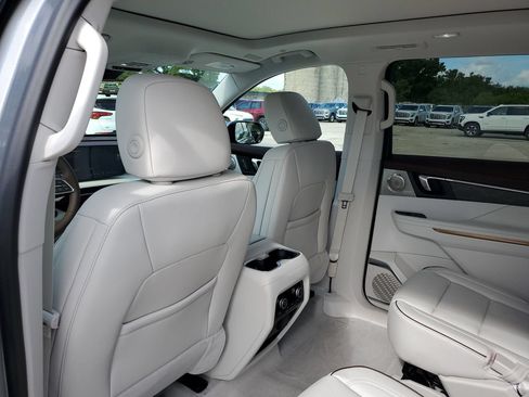 New 2026 Buick Enclave Avenir w/ Super Cruise Package FWD image 10