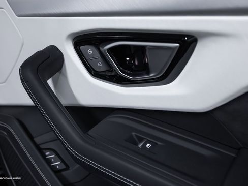 Used 2023 Lamborghini Urus S image 48