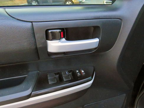 Used 2018 Toyota Tundra SR5 image 26