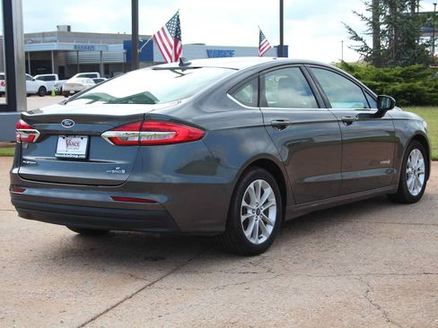 Used 2019 Ford Fusion SE FWD image 11
