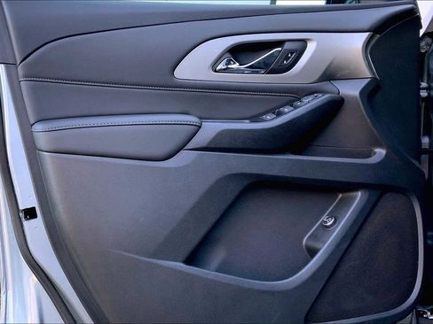 Used 2023 Chevrolet Traverse LT image 21