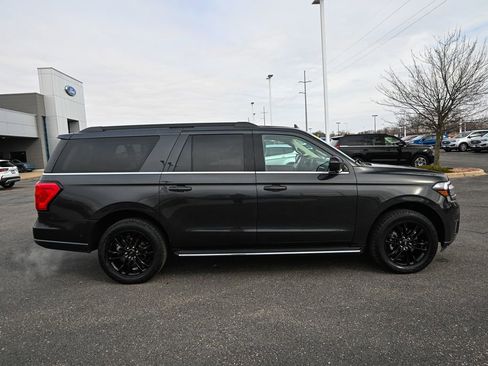 Used 2022 Ford Expedition Max XLT image 3