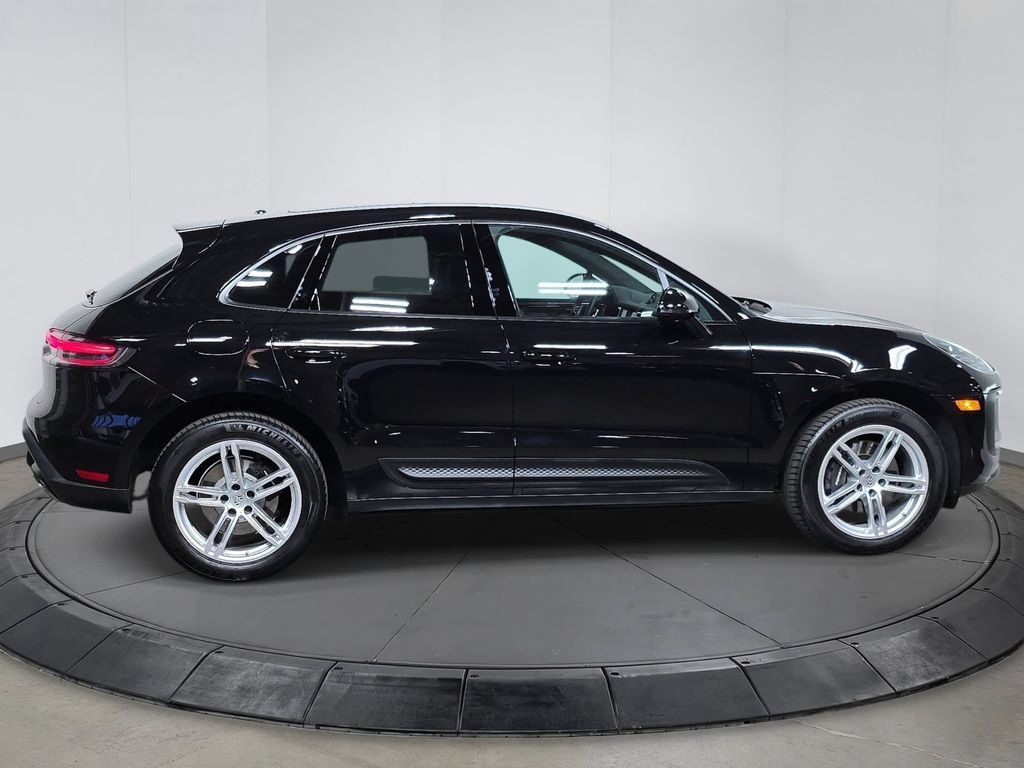Certified 2026 Porsche Macan AWD/4WD image 8