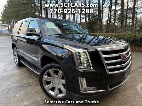 Used 2017 Cadillac Escalade Premium Luxury image 1