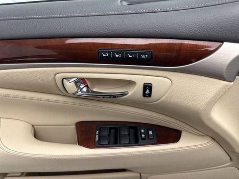 Used 2013 Lexus LS 460 AWD w/ Comfort Pkg image 24