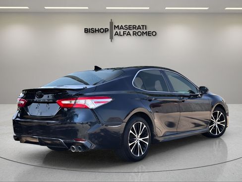 Used 2020 Toyota Camry SE w/ Convenience Package FWD image 5