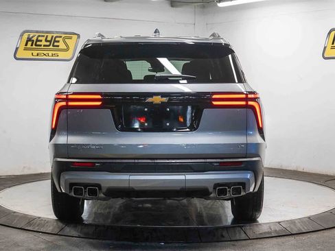 Used 2024 Chevrolet Traverse LT w/ Trailering Package image 3