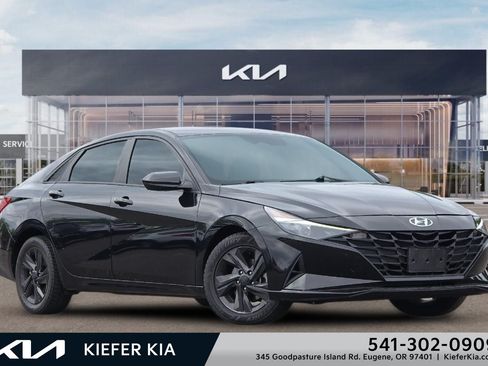 Used 2022 Hyundai Elantra SEL w/ Preferred Accessory Package FWD image 1
