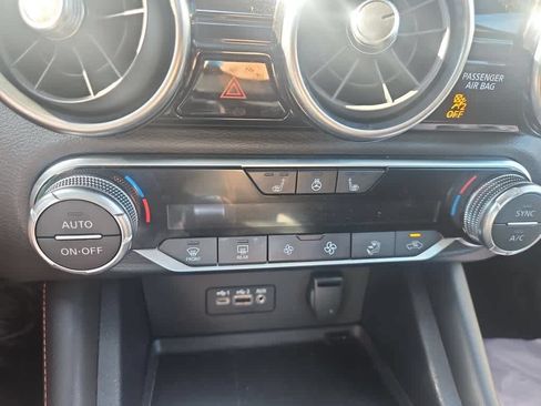 Used 2023 Nissan Sentra SR w/ SR Premium Package FWD image 17