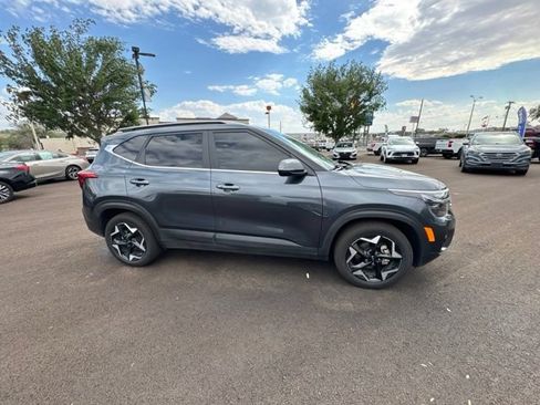 Used 2024 Kia Seltos EX FWD image 3