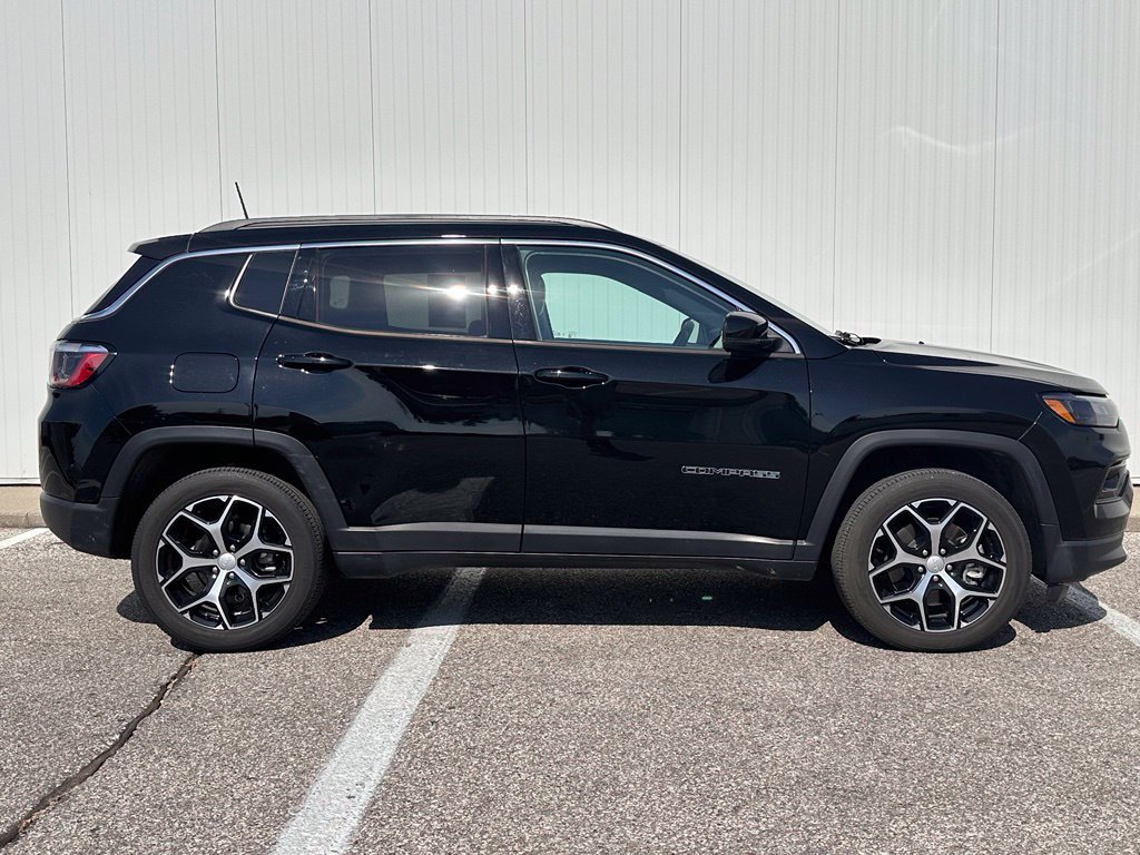 Used 2024 Jeep Compass Limited AWD/4WD image 9