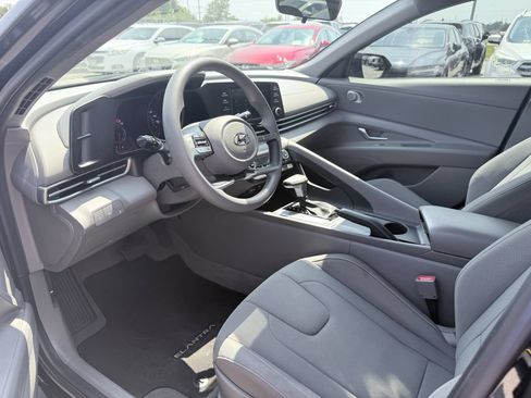Used 2023 Hyundai Elantra SEL FWD image 9