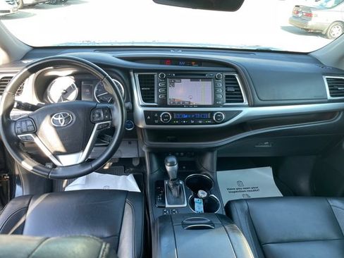 Used 2018 Toyota Highlander XLE AWD/4WD image 22