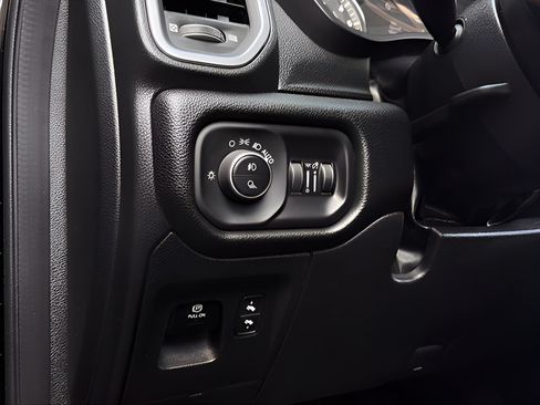 Used 2025 RAM 1500 Big Horn AWD/4WD image 18