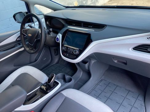 Used 2017 Chevrolet Bolt Premier w/ Driver Confidence II Package FWD image 8
