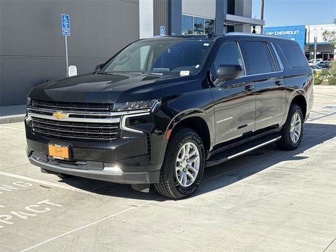 Used 2024 Chevrolet Suburban LT image 7