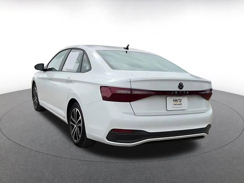 Used 2025 Volkswagen Jetta Sport image 11