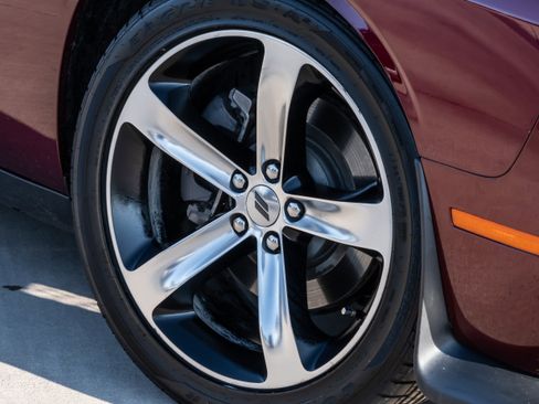 Used 2019 Dodge Challenger R/T w/ Driver Convenience Group image 6