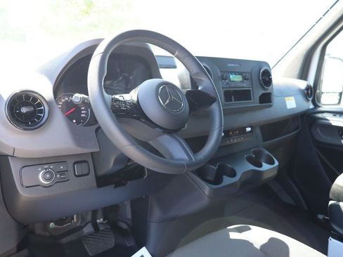Used 2025 Mercedes-Benz Sprinter 2500 image 11