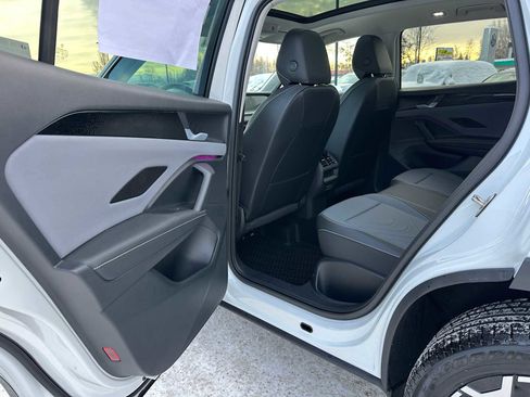 New 2026 Volkswagen Tiguan SE image 15