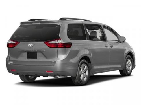 Used 2017 Toyota Sienna LE image 2