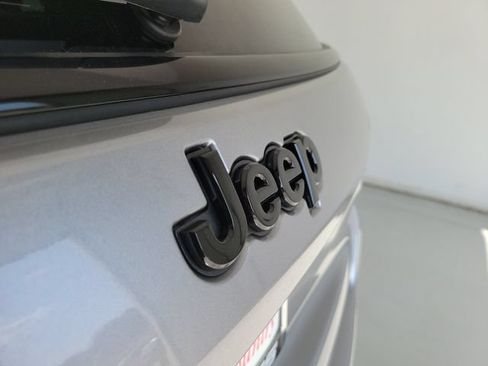 Used 2024 Jeep Compass Latitude w/ Convenience Group AWD/4WD image 9