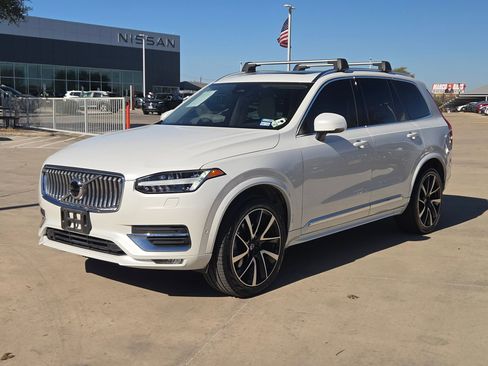 Used 2023 Volvo XC90 B6 Plus image 7